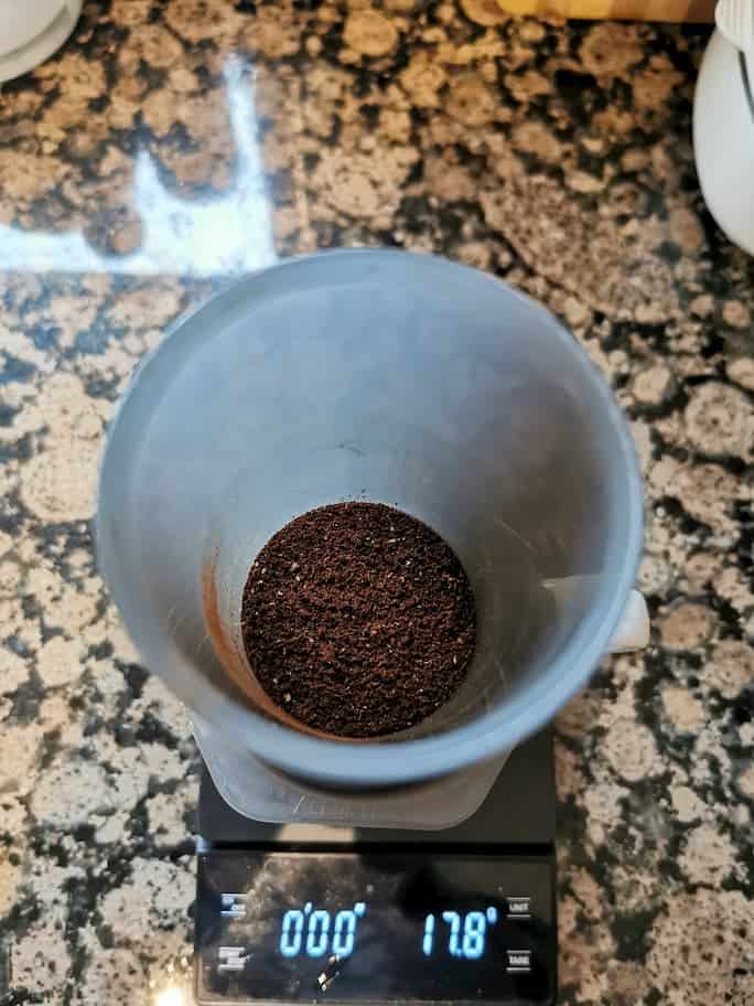 18g coffee ground to medium grind in AeroPress