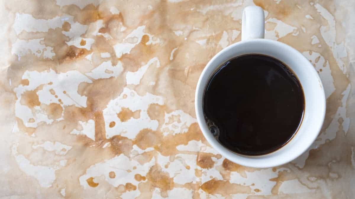 fekete kávé csészékben